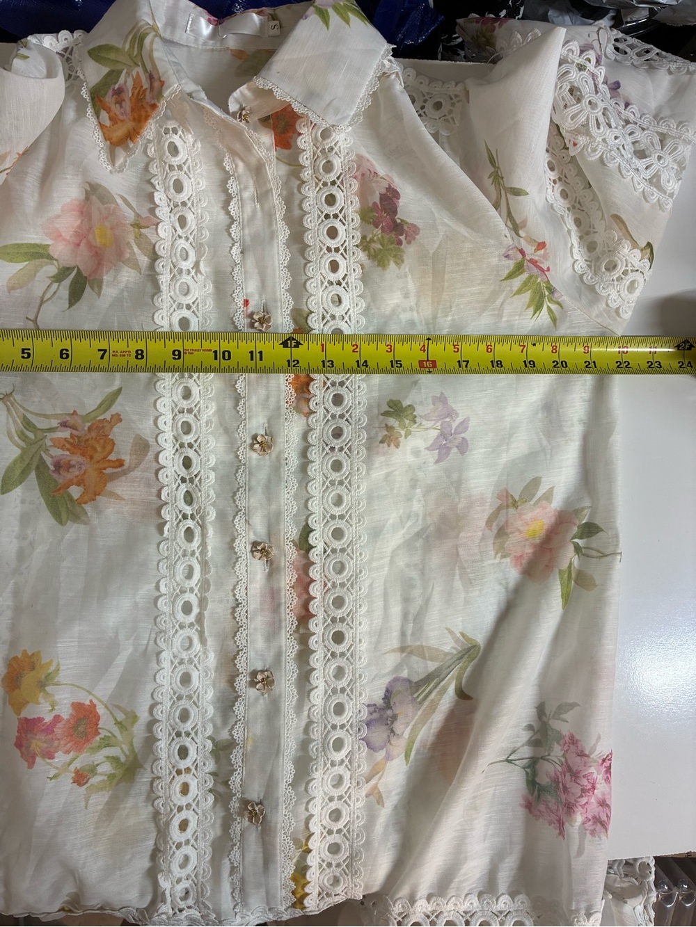 NWT Beautiful Floral Gauze and Lace Dress Flower Buttons S - Picture 11 of 13